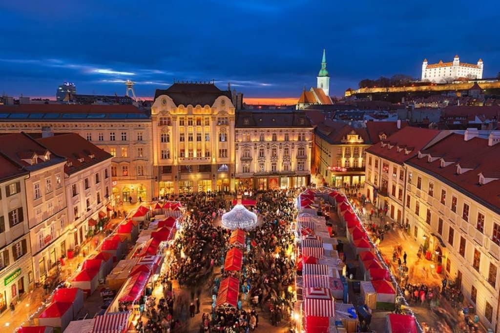Vip Apartment In Old Town With Free Parking Bratislava Extérieur photo