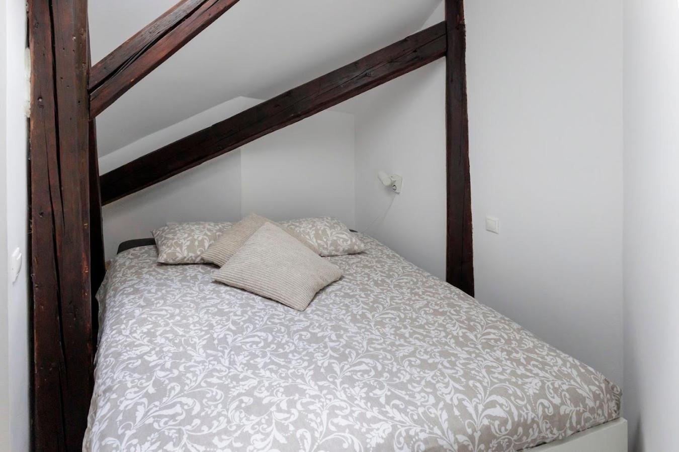 Vip Apartment In Old Town With Free Parking Bratislava Extérieur photo