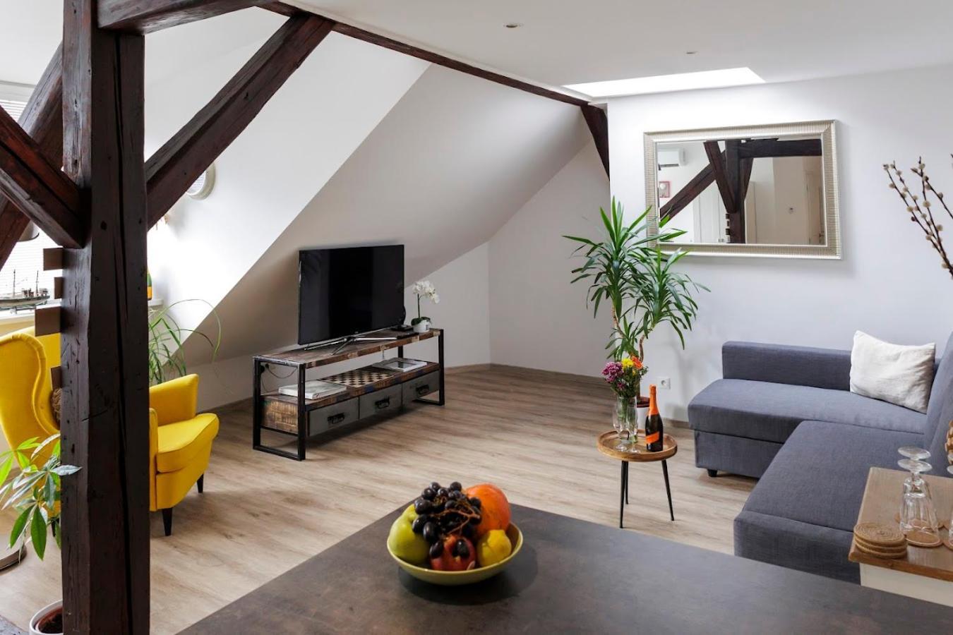 Vip Apartment In Old Town With Free Parking Bratislava Extérieur photo