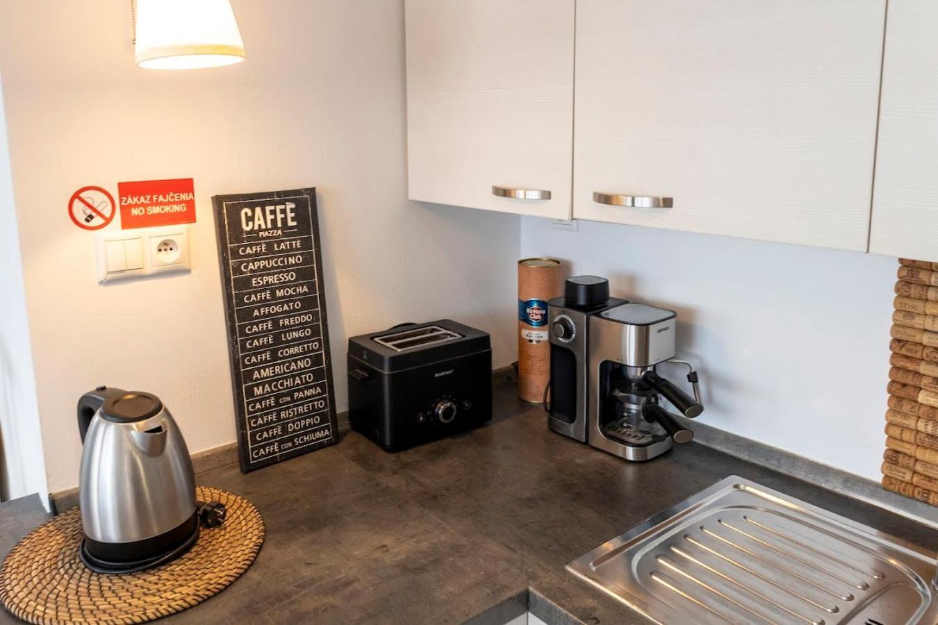 Vip Apartment In Old Town With Free Parking Bratislava Extérieur photo