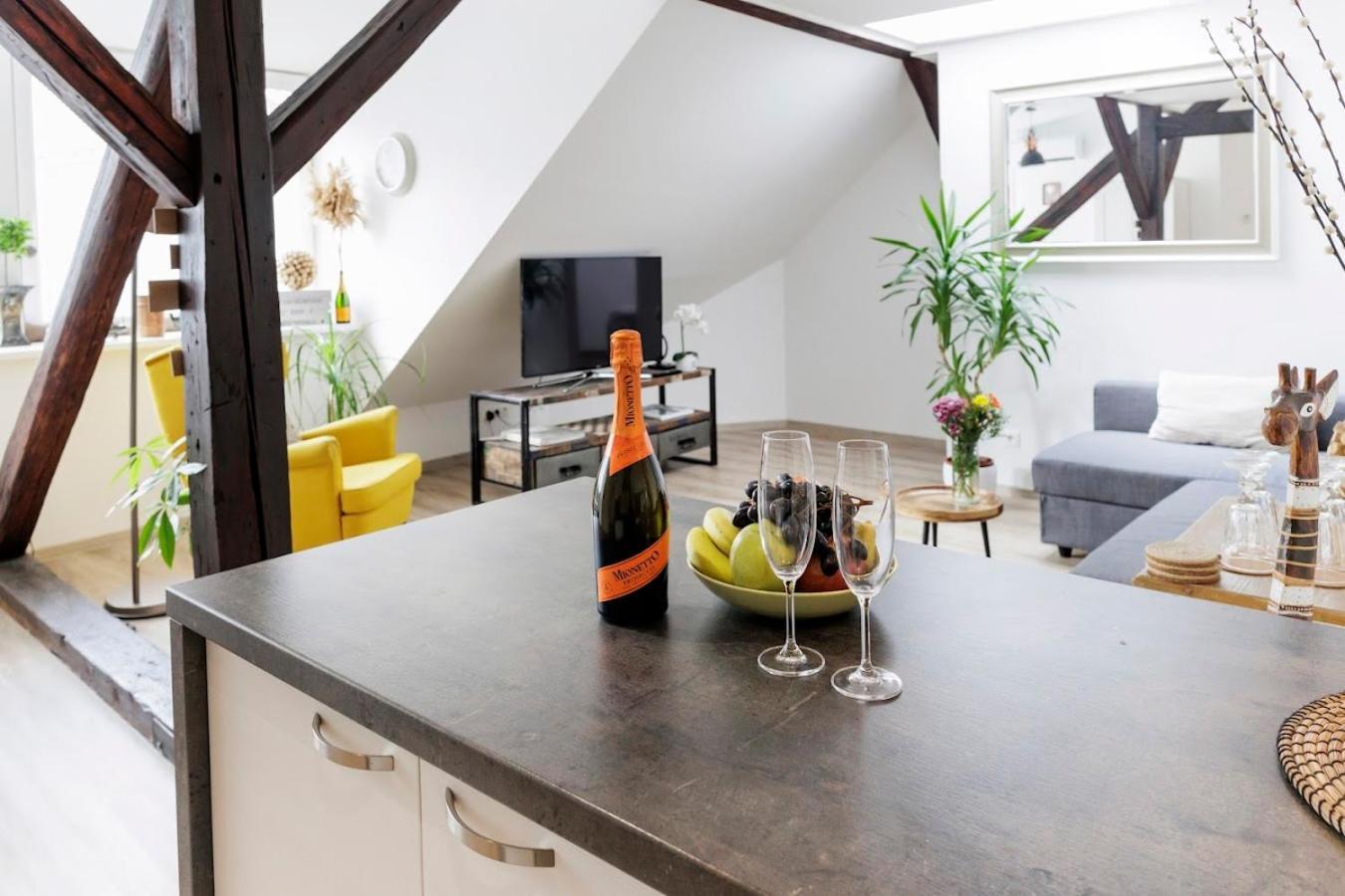 Vip Apartment In Old Town With Free Parking Bratislava Extérieur photo