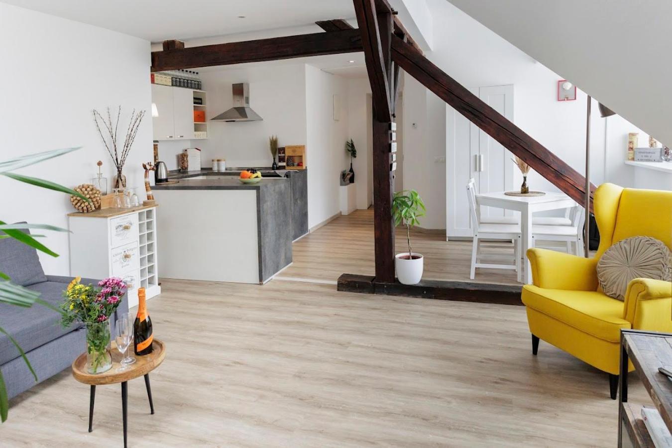 Vip Apartment In Old Town With Free Parking Bratislava Extérieur photo