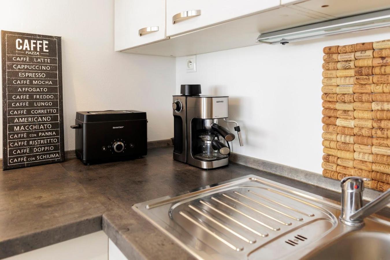 Vip Apartment In Old Town With Free Parking Bratislava Extérieur photo