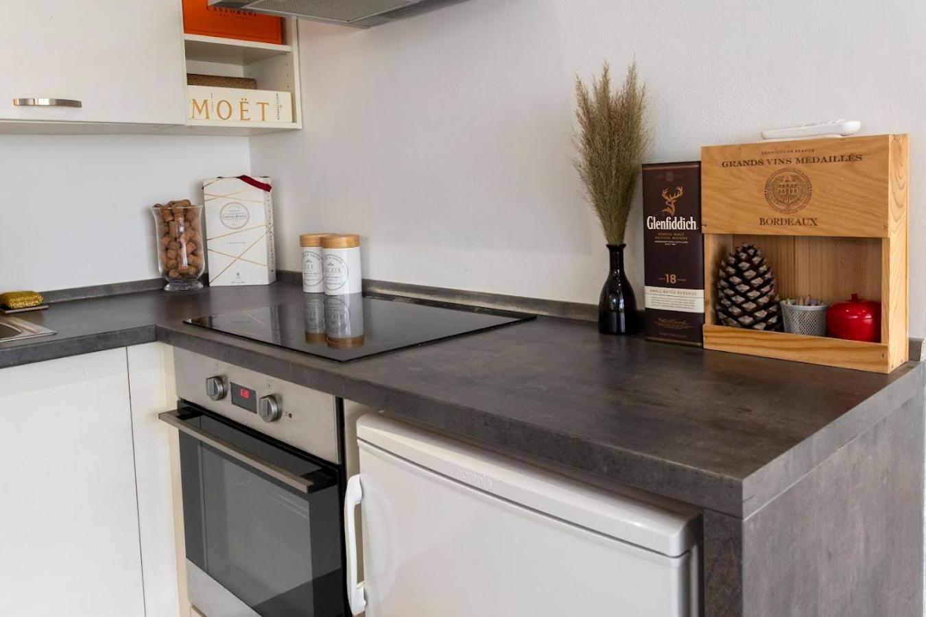 Vip Apartment In Old Town With Free Parking Bratislava Extérieur photo