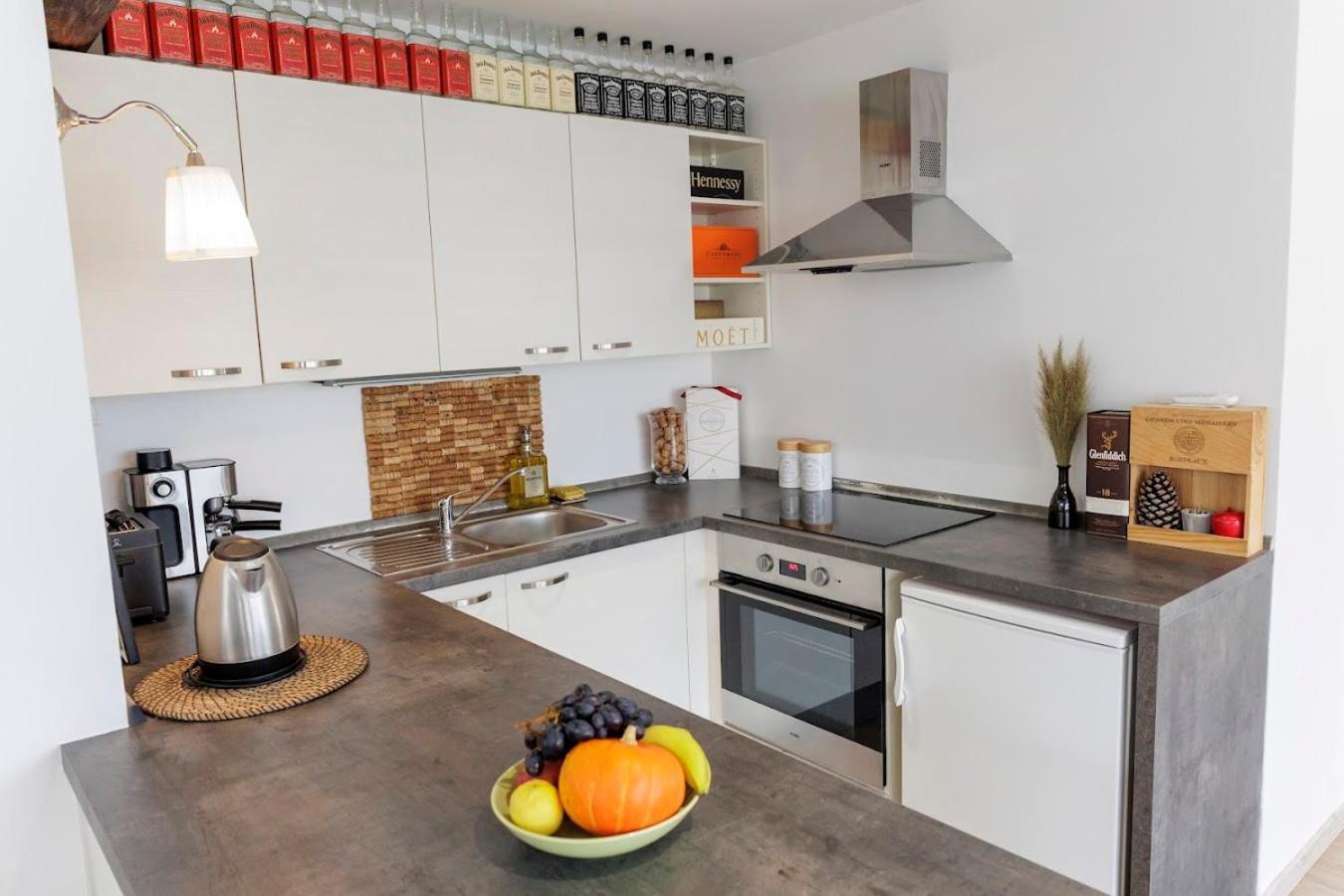 Vip Apartment In Old Town With Free Parking Bratislava Extérieur photo