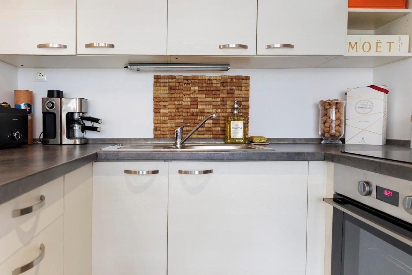 Vip Apartment In Old Town With Free Parking Bratislava Extérieur photo