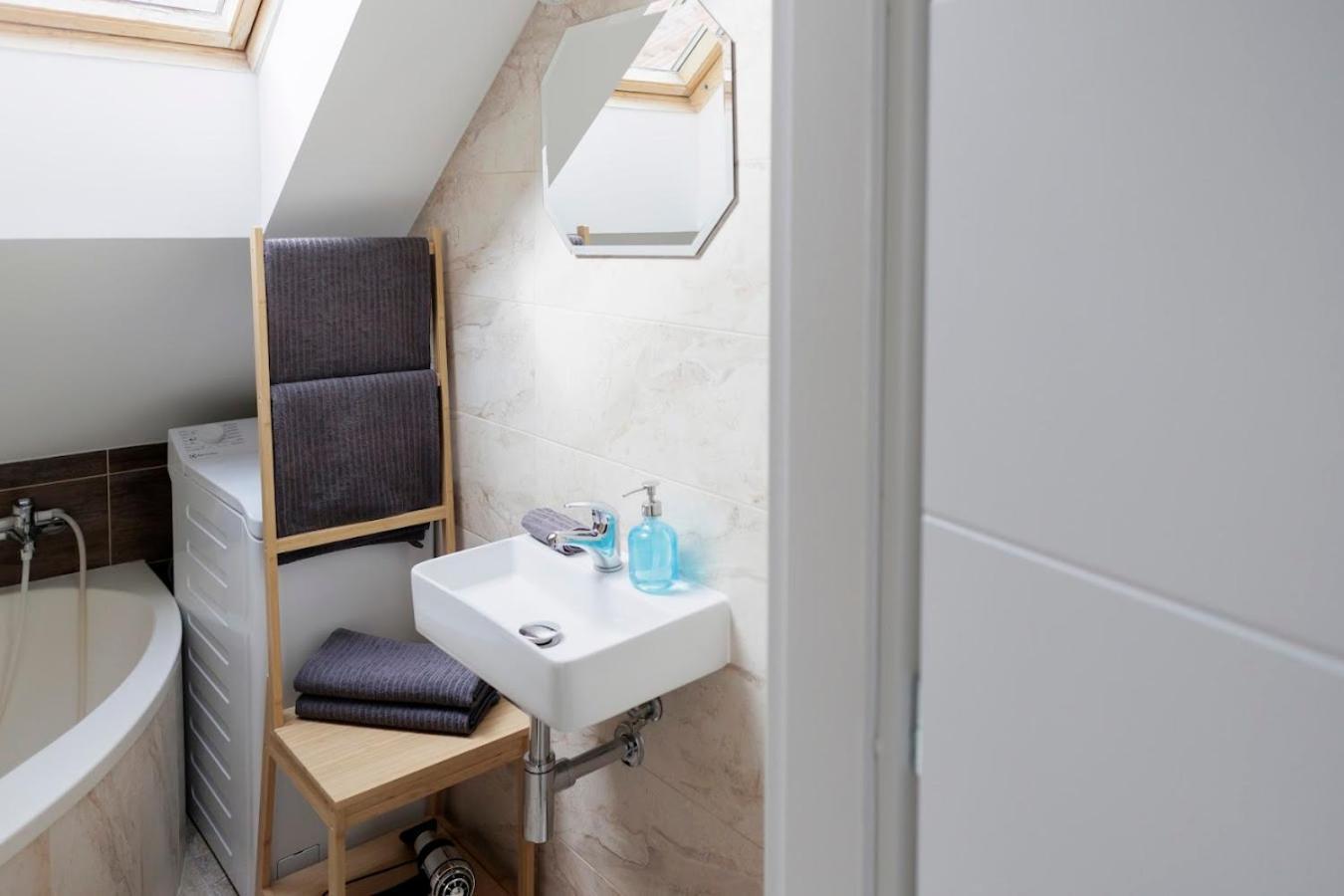 Vip Apartment In Old Town With Free Parking Bratislava Extérieur photo